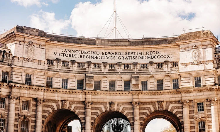 Latin inscription on Admiralty Arch