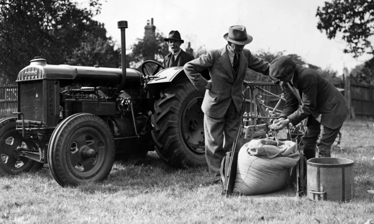 Mr W J Hepburn (centre) Park Superintendent at Bushy Park inspects seed oats – crops were grown in the park to support the war effort 