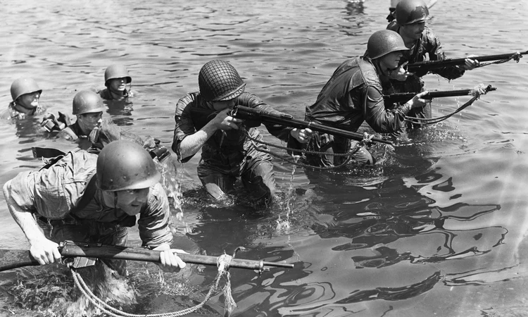 American soldiers train in the Serpentine, Hyde Park, in 1943