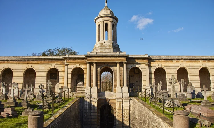 The Great Circle and Colonnades