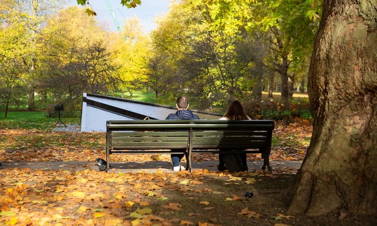 Couple sitting on a bench by the Canada Memorial