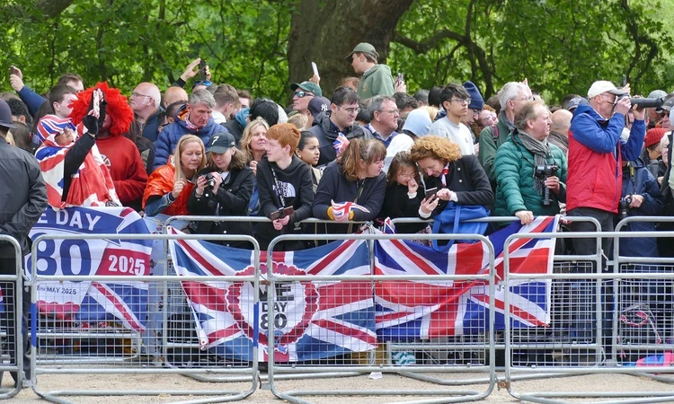Enthusiastic crowds line the VE Day 80 parade route