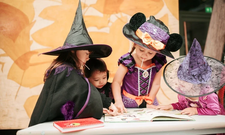 Halloween Discovery Days