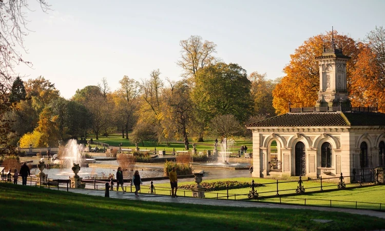 Italian Gardens in Kensington Gardens in autumn