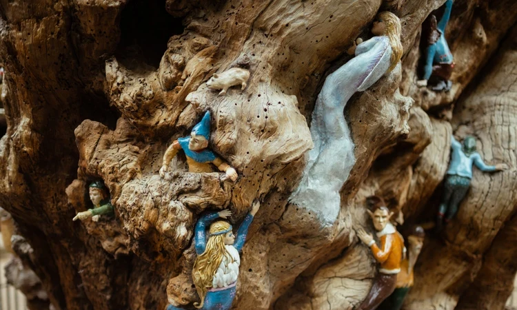 Close-up of the carved figures