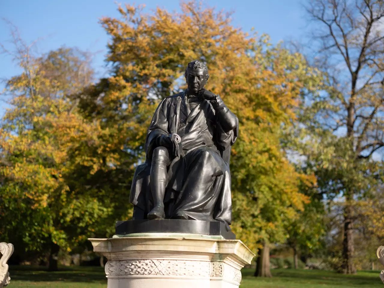 Jenner statue in Kensington Gardens