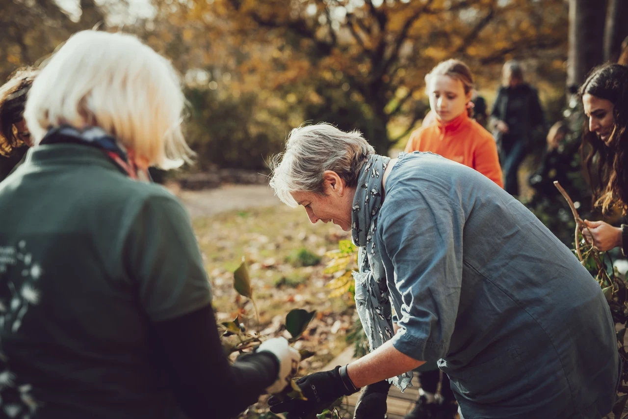 Women on a Wreath making community course