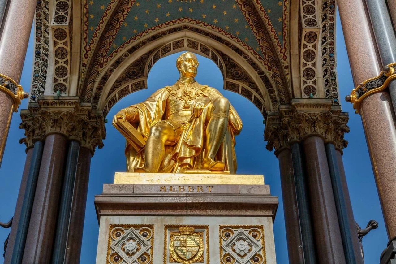 Albert Memorial close-up