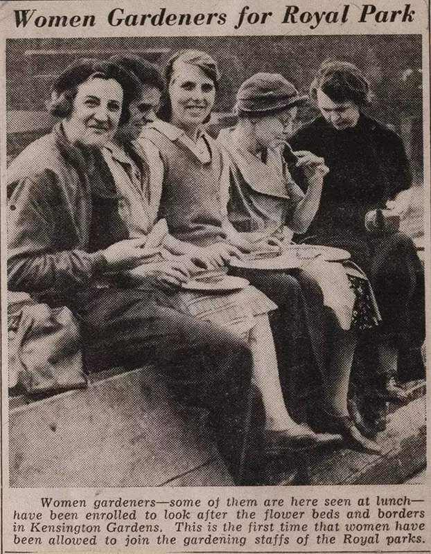 Women volunteer gardeners in 1942