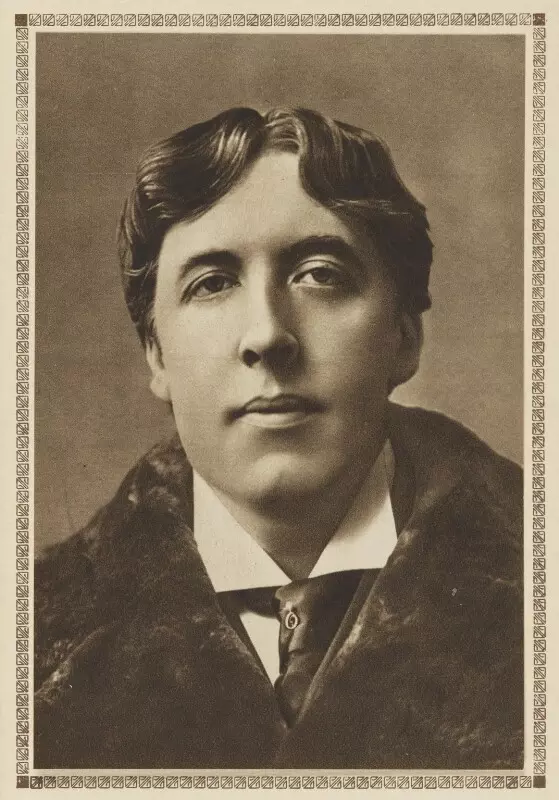Oscar Wilde photographed in 1892, published 1915, © National Portrait Gallery