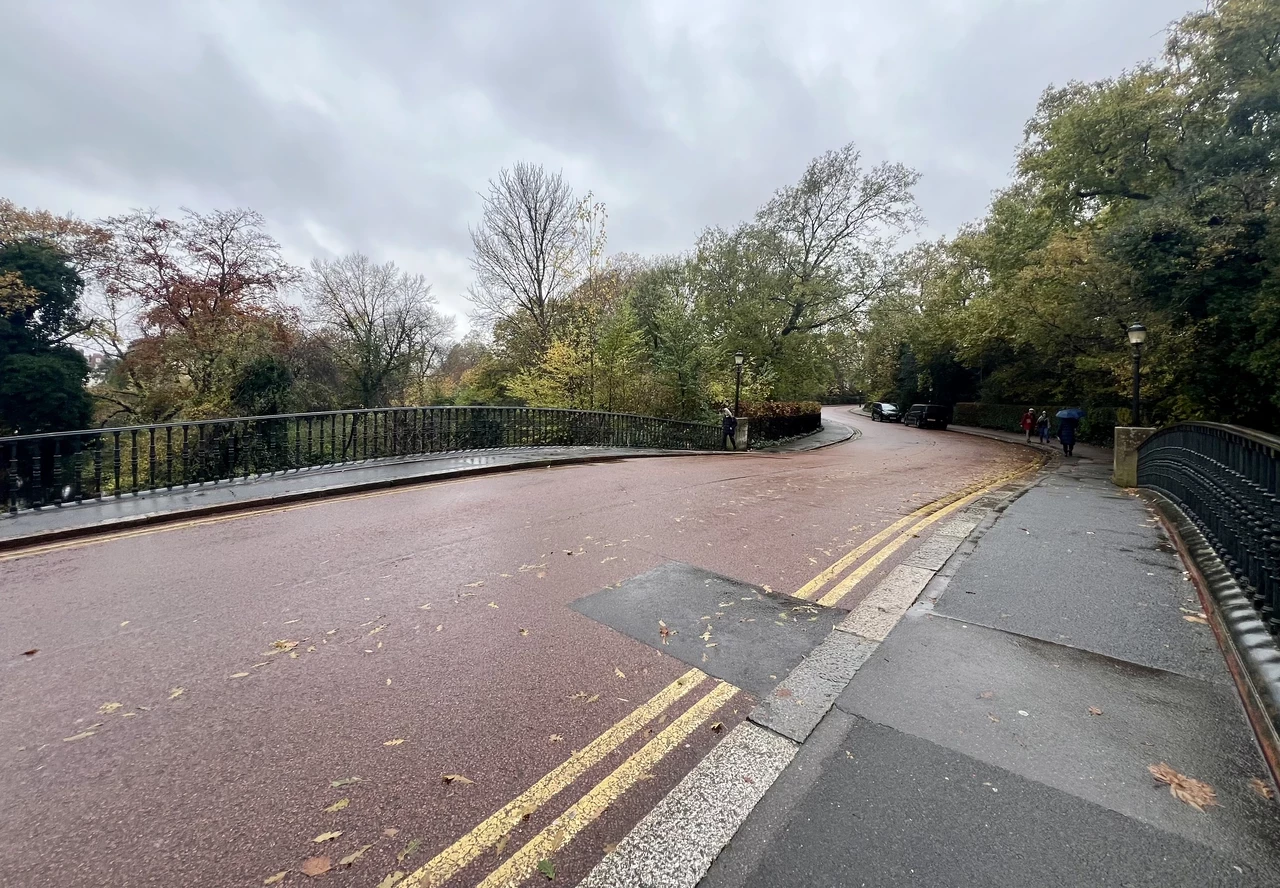 The road going over York Bridge