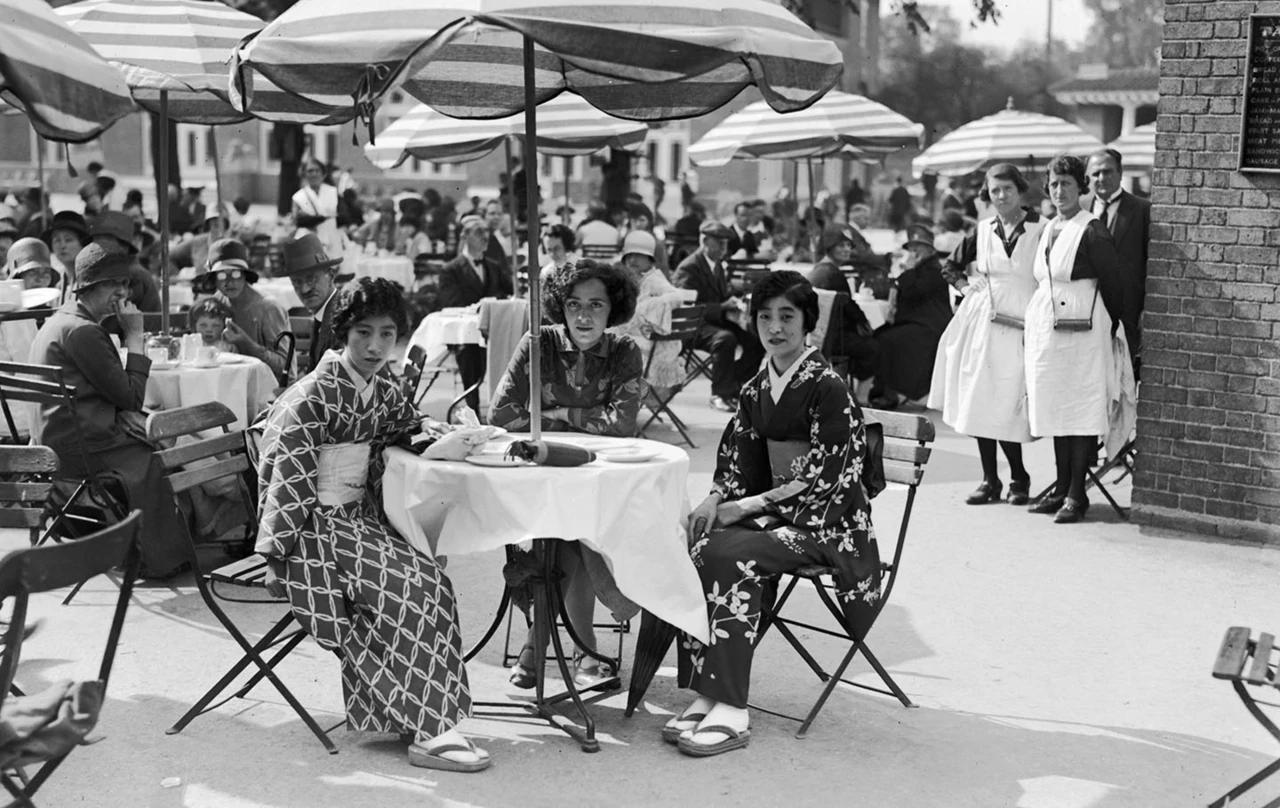 Japanese women enjoying tea at London Zoo.