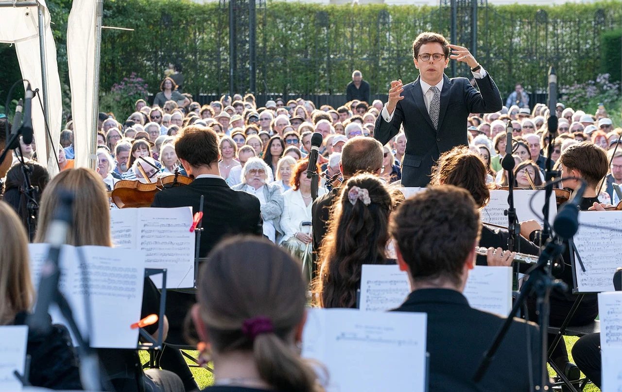Conductor and orchestra at a Lakeside Series performance