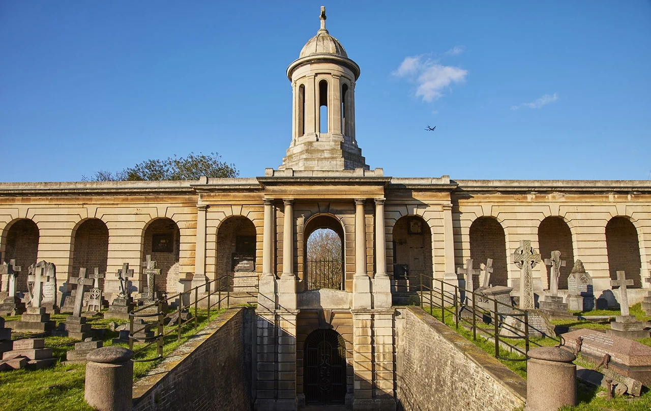 The Great Circle and Colonnades