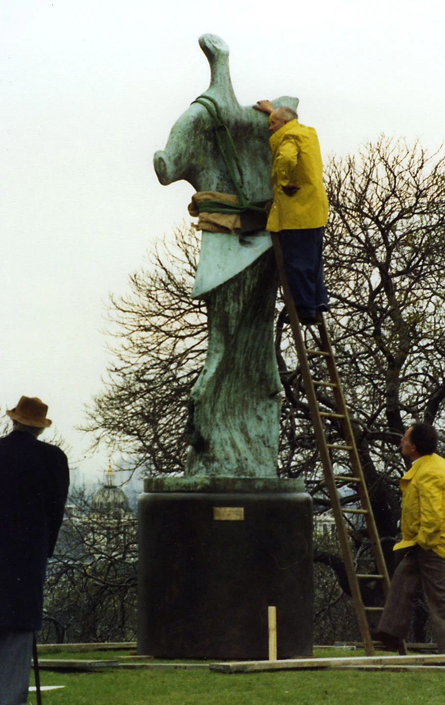 Henry Moore watches on as the sculpture is installed in Greenwich Park
