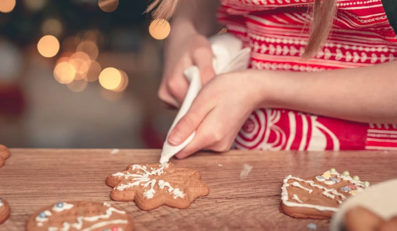 Gingerbread decorating