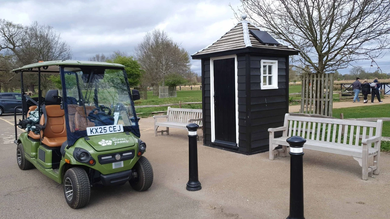 Bushy Park buggy service bus stop