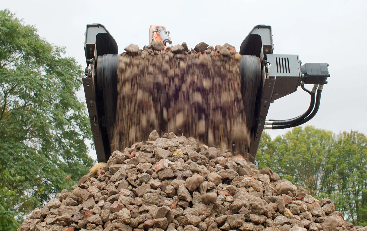 Concrete crushing conveyor 