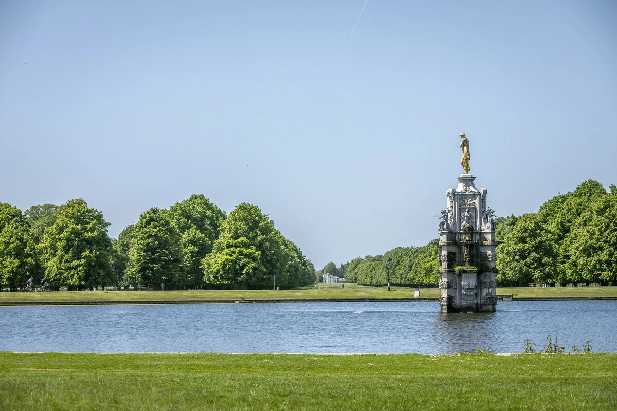Chestnut Sunday in Bushy Park